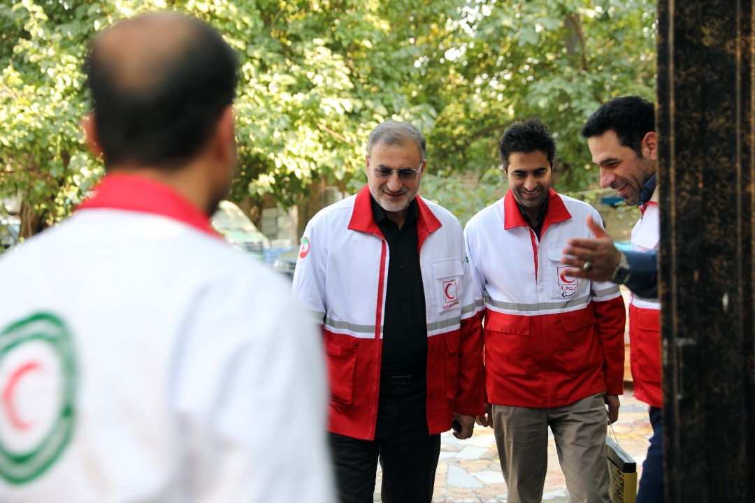 دبیرکل هلال‌احمر با خانواده امدادگر شهید "حسین لآلی" دیدار کرد/ تجلیل از رشادت‌های شهدای امدادگر در دوران دفاع مقدس